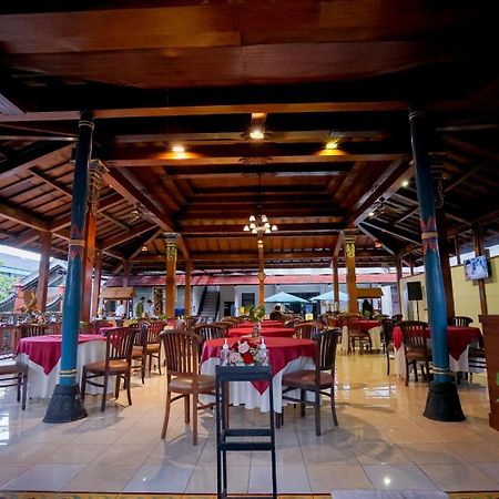 Cakra Kusuma Hotel Kejayan Exterior photo