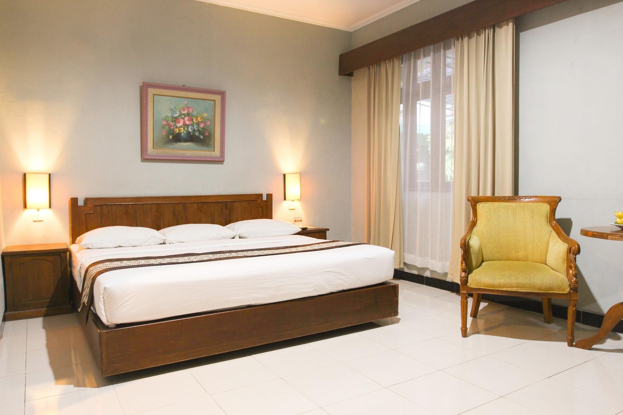 Cakra Kusuma Hotel Kejayan Exterior photo