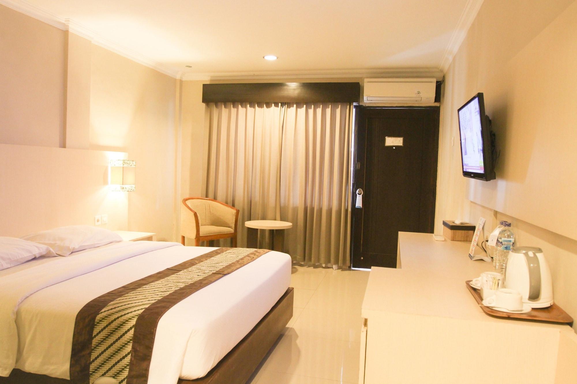 Cakra Kusuma Hotel Kejayan Exterior photo