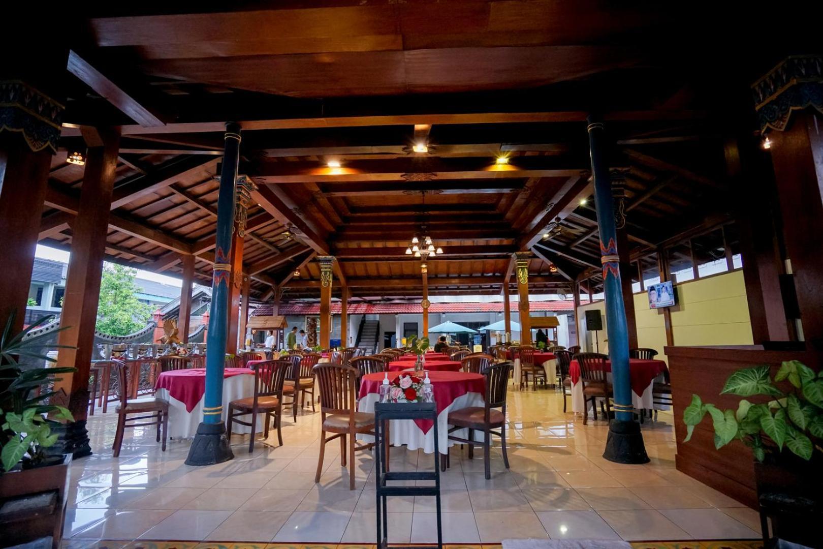 Cakra Kusuma Hotel Kejayan Exterior photo
