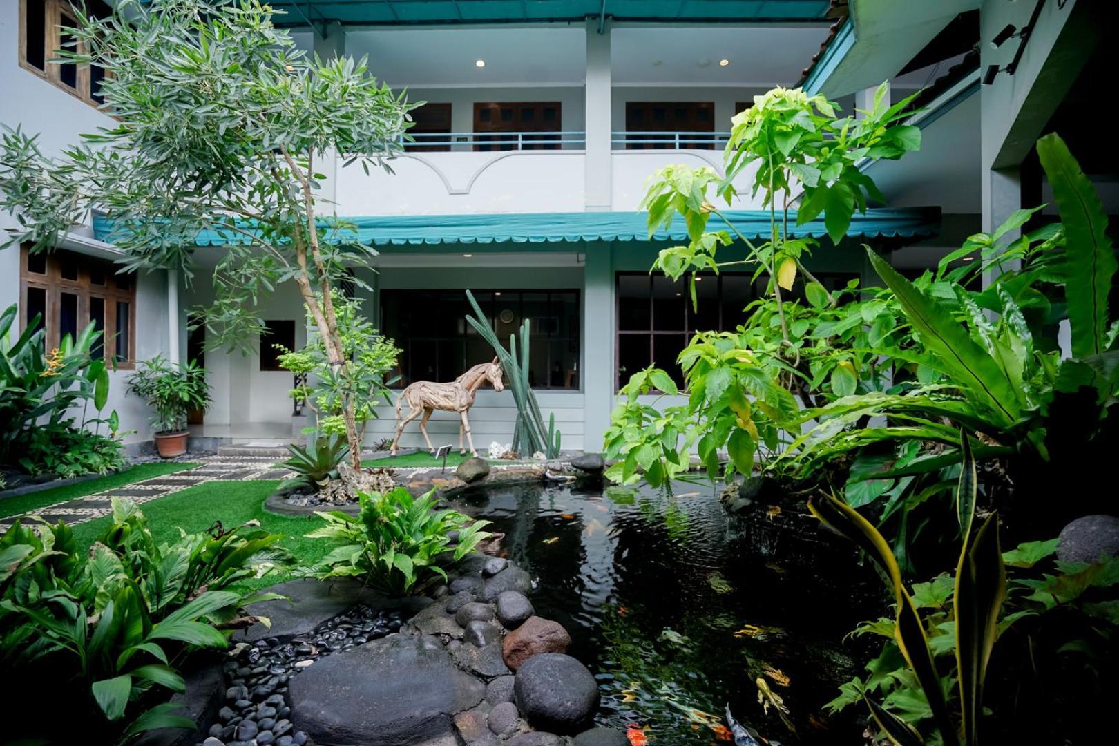 Cakra Kusuma Hotel Kejayan Exterior photo