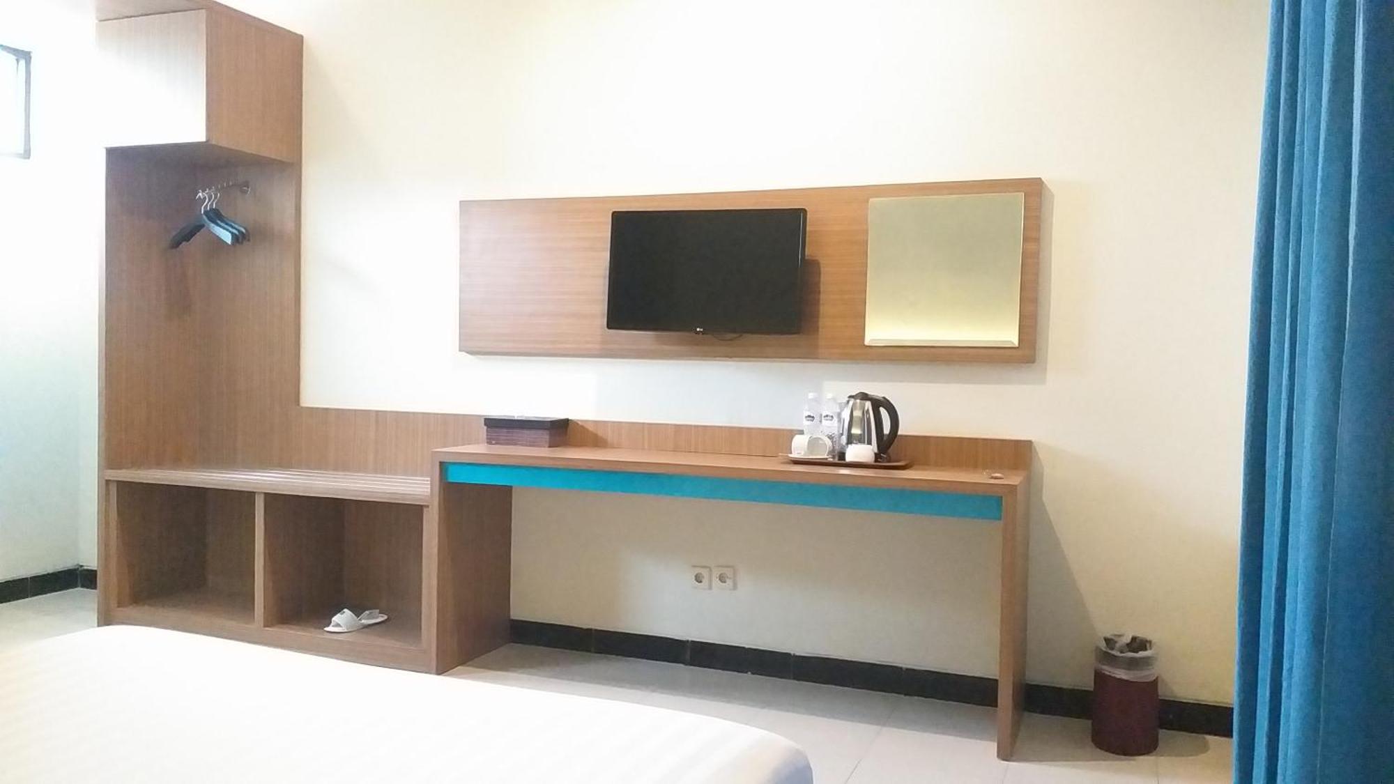 Cakra Kusuma Hotel Kejayan Exterior photo