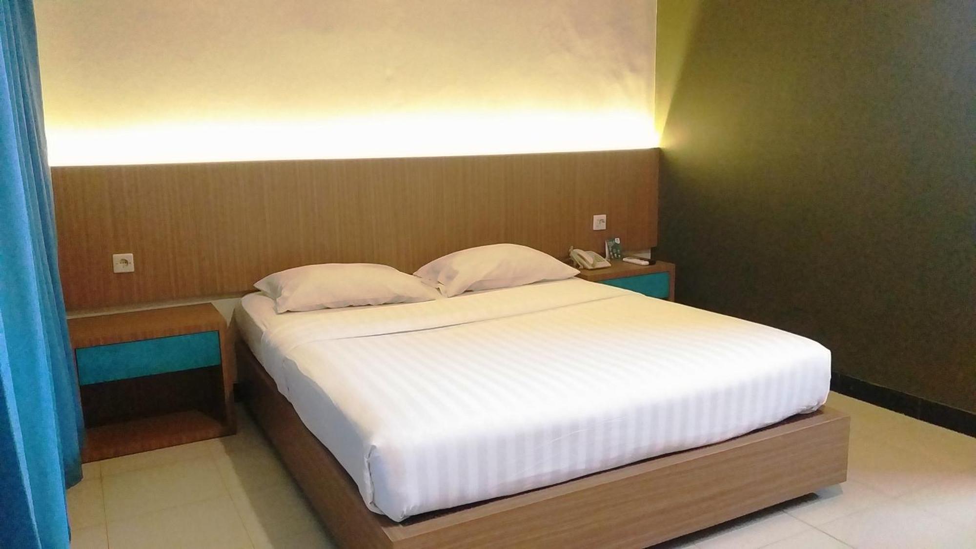 Cakra Kusuma Hotel Kejayan Exterior photo