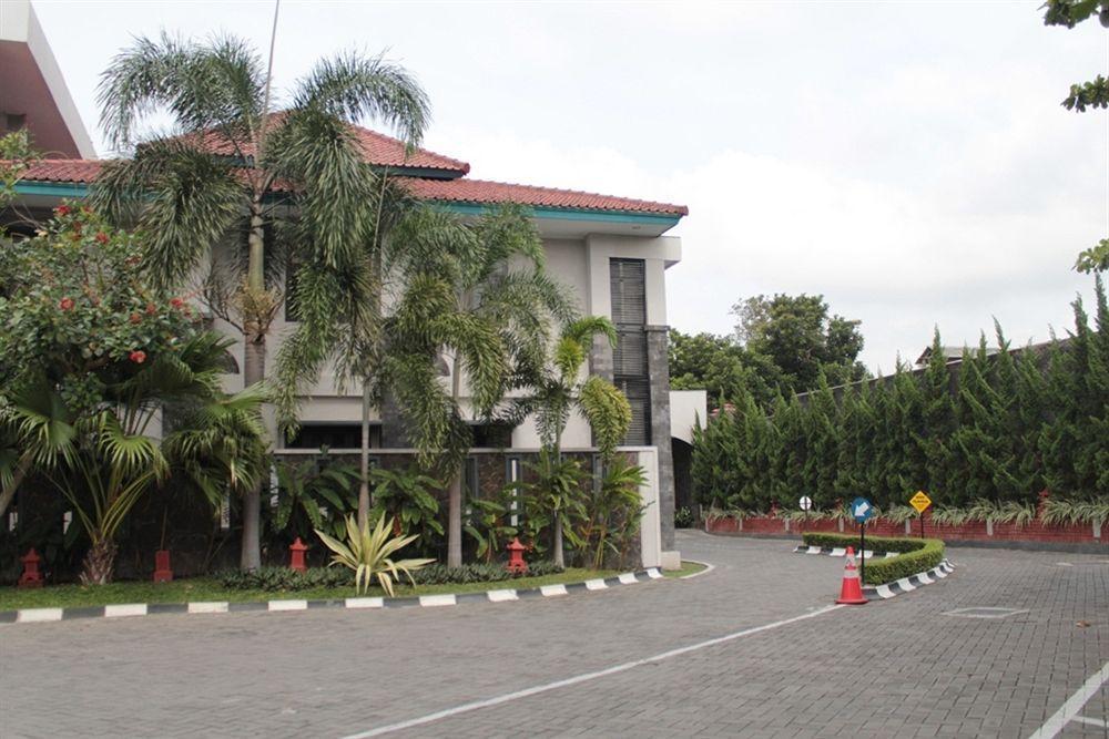 Cakra Kusuma Hotel Kejayan Exterior photo
