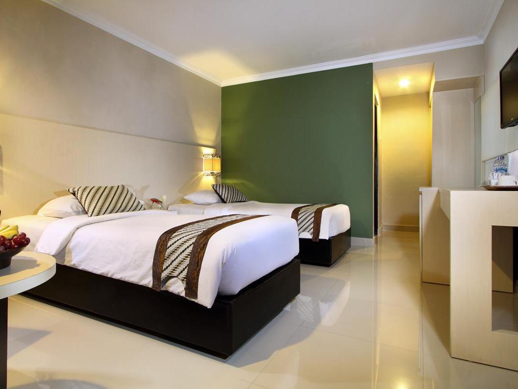 Cakra Kusuma Hotel Kejayan Exterior photo