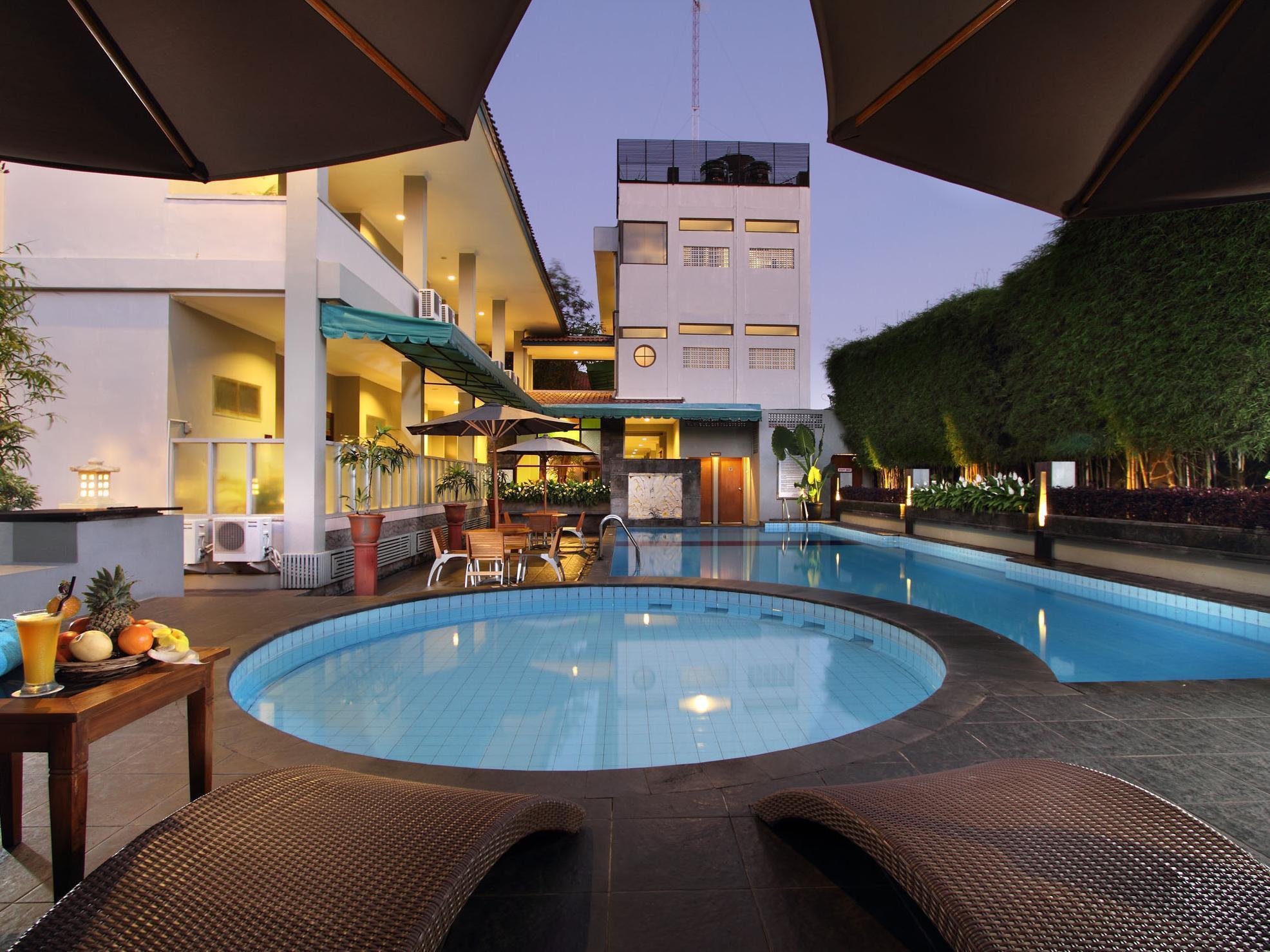 Cakra Kusuma Hotel Kejayan Exterior photo