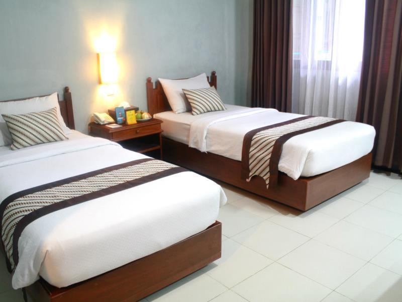 Cakra Kusuma Hotel Kejayan Exterior photo
