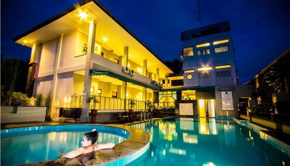 Cakra Kusuma Hotel Kejayan Exterior photo