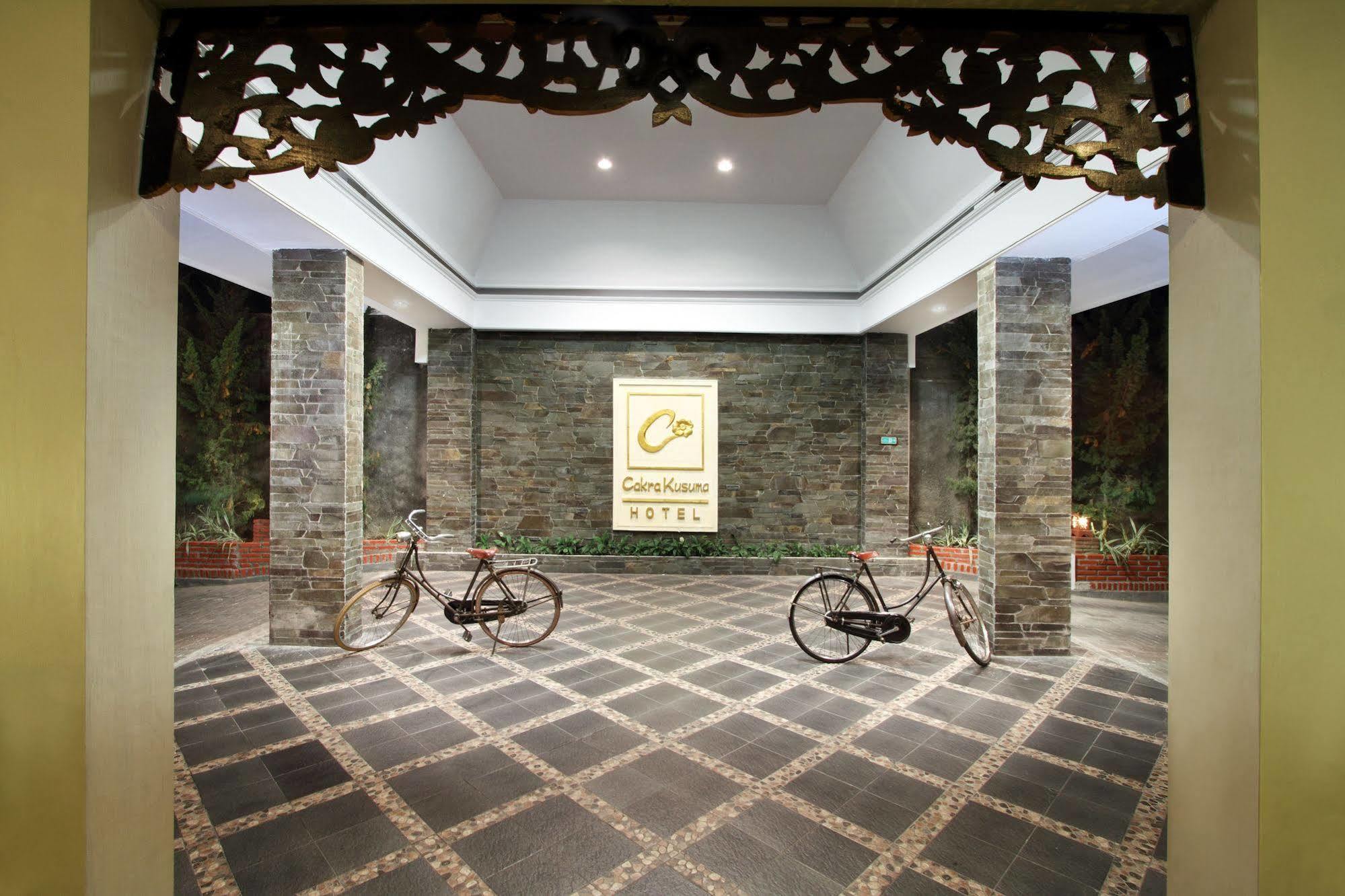 Cakra Kusuma Hotel Kejayan Exterior photo
