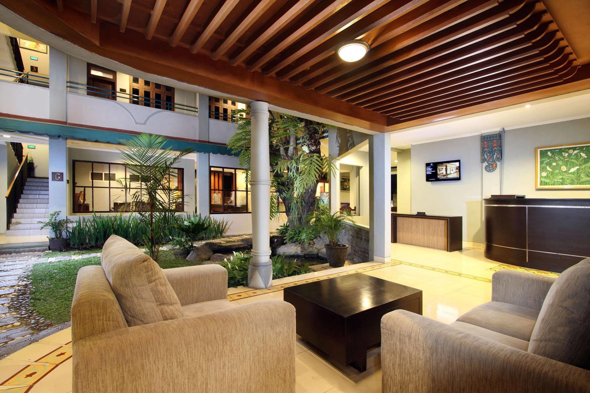 Cakra Kusuma Hotel Kejayan Exterior photo