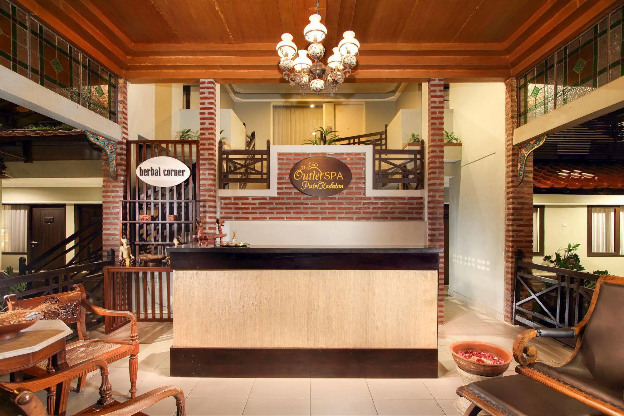 Cakra Kusuma Hotel Kejayan Exterior photo