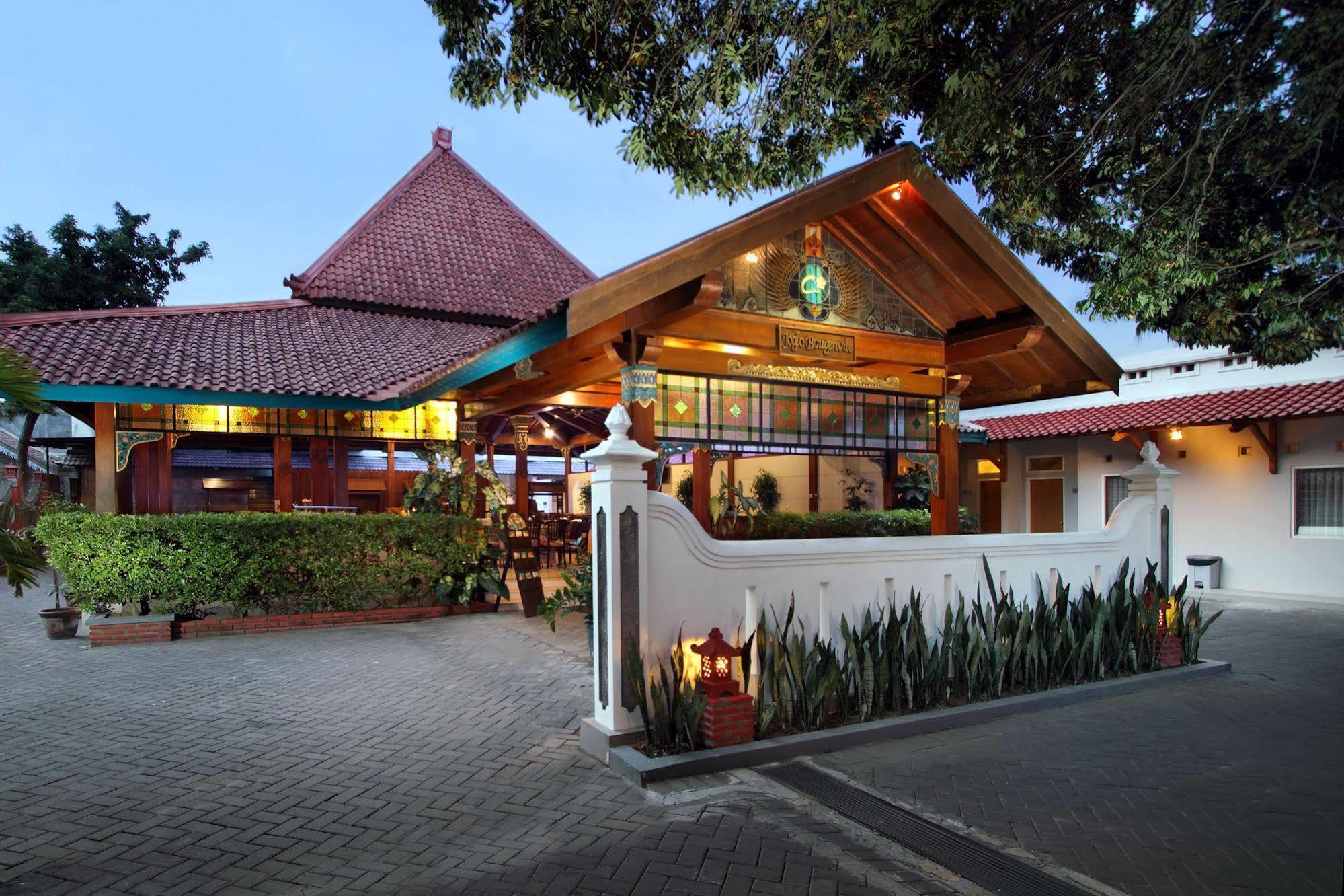 Cakra Kusuma Hotel Kejayan Exterior photo