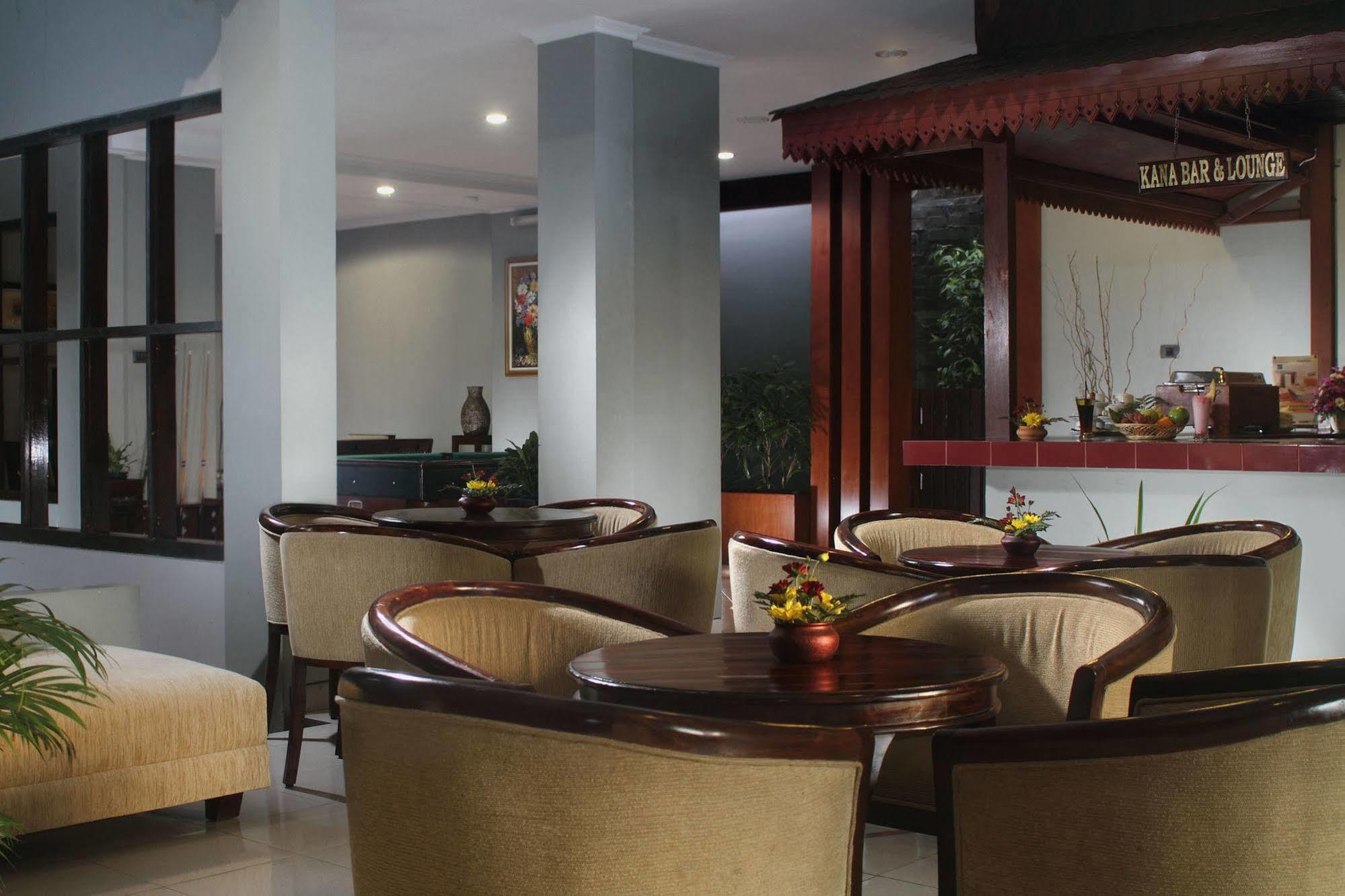 Cakra Kusuma Hotel Kejayan Exterior photo