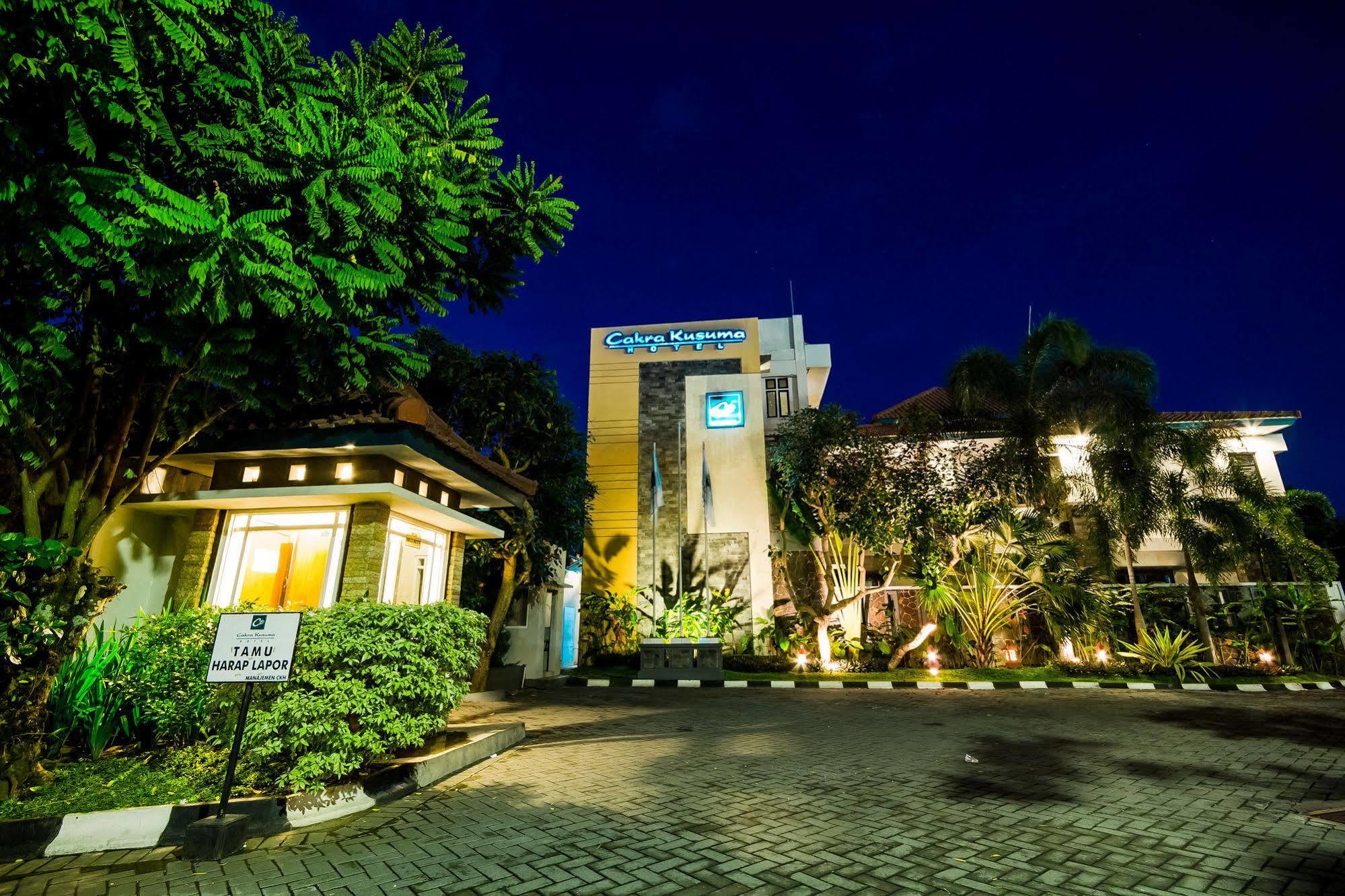 Cakra Kusuma Hotel Kejayan Exterior photo