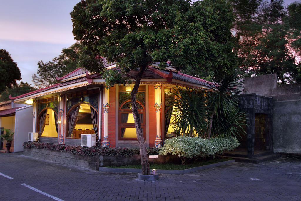 Cakra Kusuma Hotel Kejayan Exterior photo