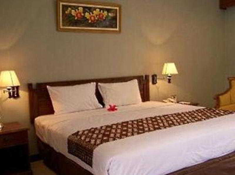 Cakra Kusuma Hotel Kejayan Exterior photo