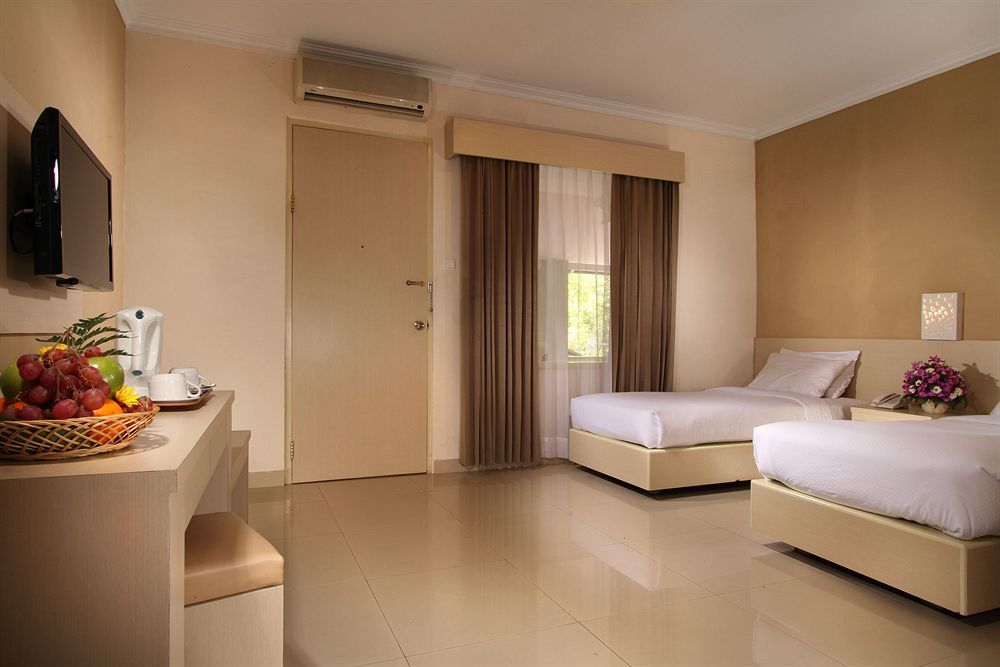 Cakra Kusuma Hotel Kejayan Exterior photo