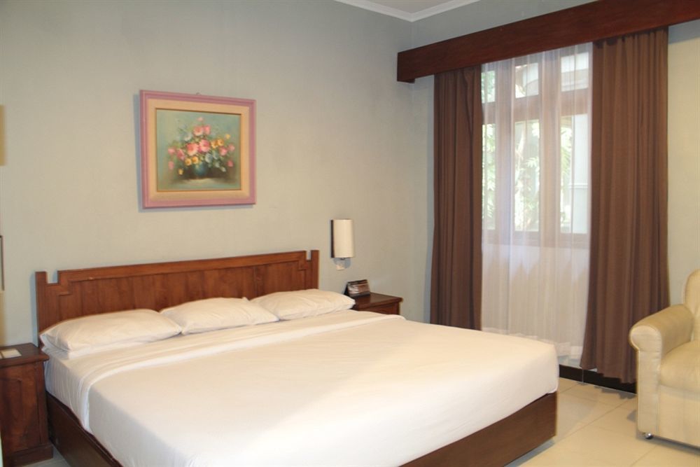 Cakra Kusuma Hotel Kejayan Exterior photo