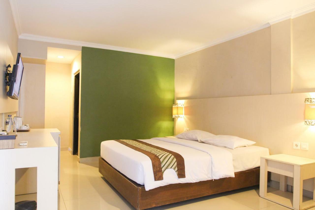Cakra Kusuma Hotel Kejayan Exterior photo