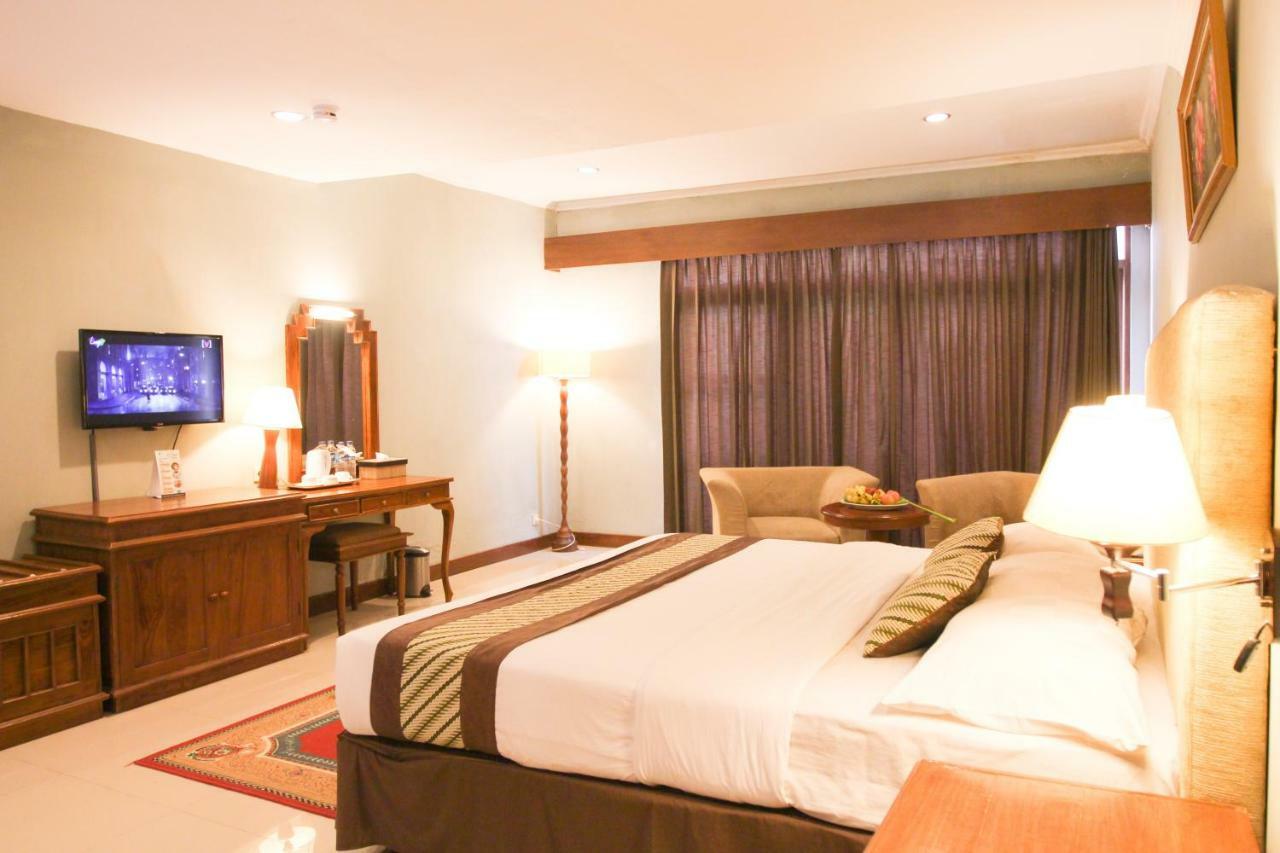 Cakra Kusuma Hotel Kejayan Exterior photo