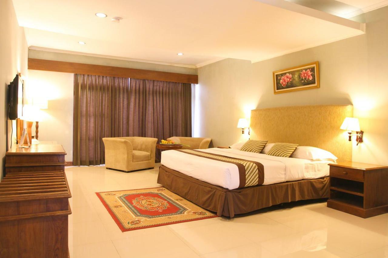 Cakra Kusuma Hotel Kejayan Exterior photo